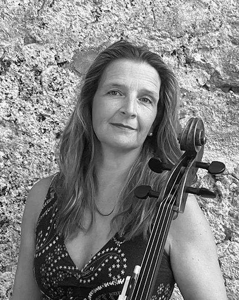 Die Cellistin Kathartina Apel, fotografiert von Jeannette von der Leyen