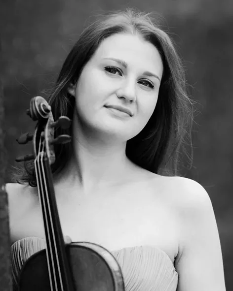 Die Geigerin Marina Graumann, fotografiert von Zuzanna Specjal