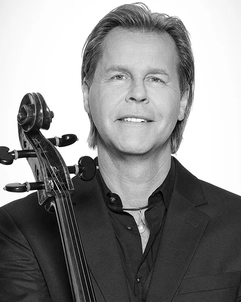 Der Cellist Christopher Franzius, fotografiert von Julia Knop